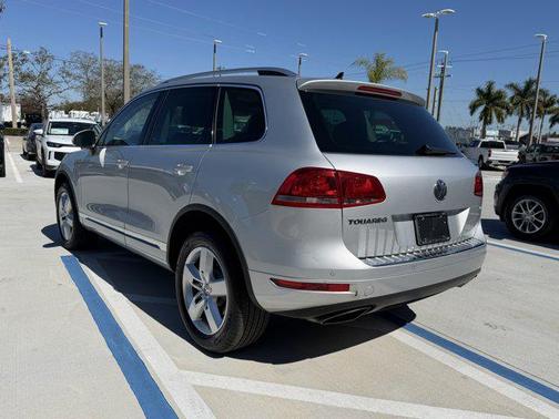 2012 Volkswagen Touareg VR6 Lux