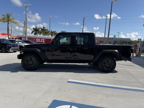2023 Jeep Gladiator Sport