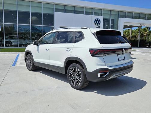 2025 Volkswagen Taos 1.5T SE