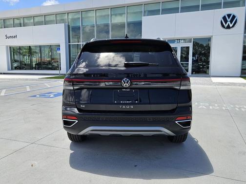 2025 Volkswagen Taos 1.5T SE