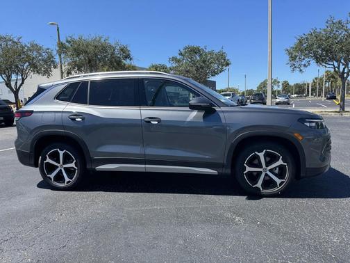 2025 Volkswagen Tiguan 2.0T SE