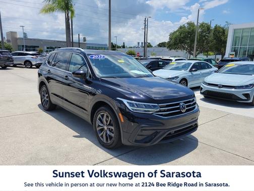 Deep Black Pearl Effect 2022 Volkswagen Tiguan 2.0T SE