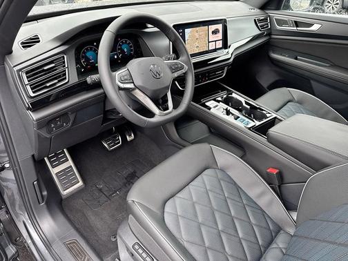 2025 Volkswagen Atlas Cross Sport 2.0T SEL Premium