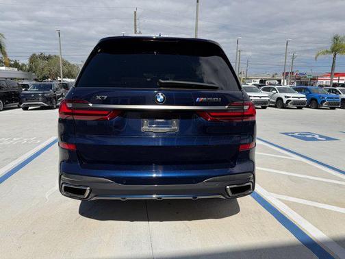 2022 BMW X7 M50i