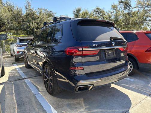 2022 BMW X7 M50i