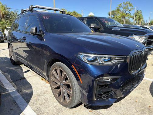2022 BMW X7 M50i