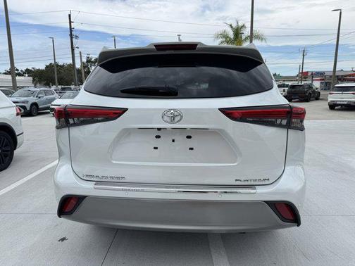 2022 Toyota Highlander Platinum