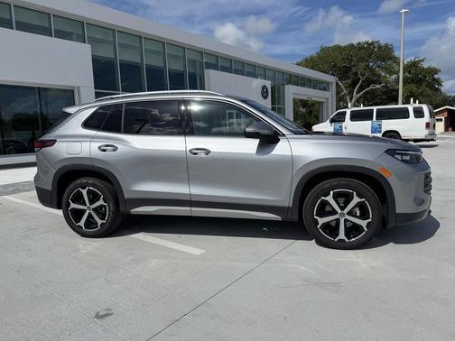 2025 Volkswagen Tiguan 2.0T SE