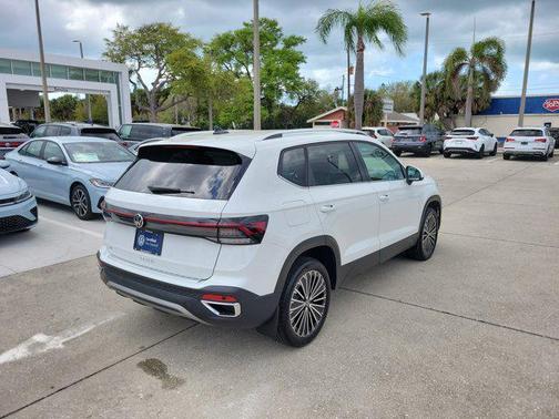 2025 Volkswagen Taos 1.5T SE