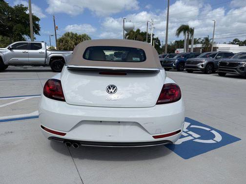 Pure White/Beige Roof 2019 Volkswagen Beetle 2.0T S