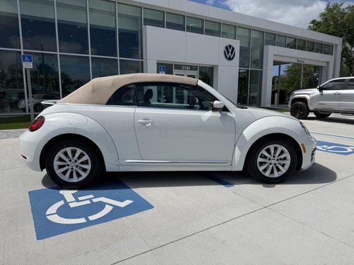 Pure White/Beige Roof 2019 Volkswagen Beetle 2.0T S