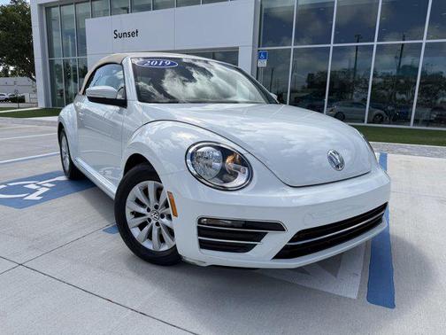 Pure White/Beige Roof 2019 Volkswagen Beetle 2.0T S