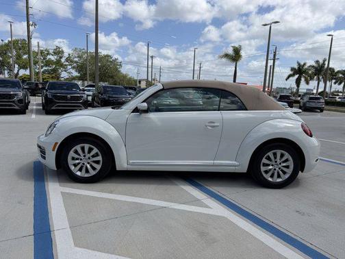 Pure White/Beige Roof 2019 Volkswagen Beetle 2.0T S