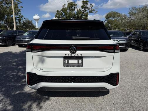 2026 Volkswagen Tiguan 2.0T SE R-Line Black