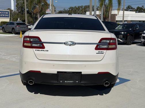 2018 Ford Taurus SEL