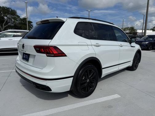 2022 Volkswagen Tiguan 2.0T SE R-Line Black