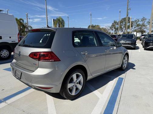 2017 Volkswagen Golf TSI S 4-Door