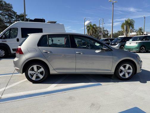 2017 Volkswagen Golf TSI S 4-Door