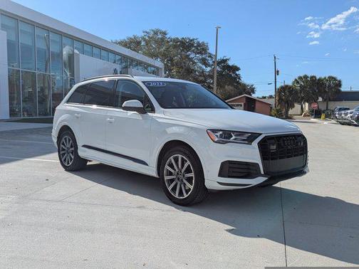 2023 Audi Q7 45 Premium Plus