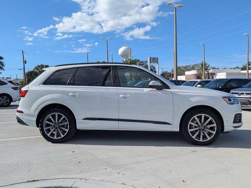 2023 Audi Q7 45 Premium Plus