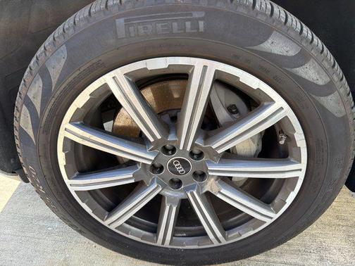 2023 Audi Q7 45 Premium Plus