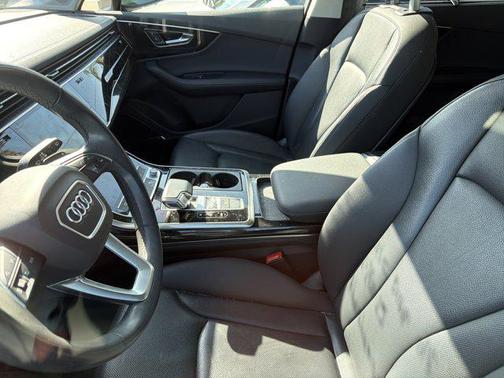 2023 Audi Q7 45 Premium Plus