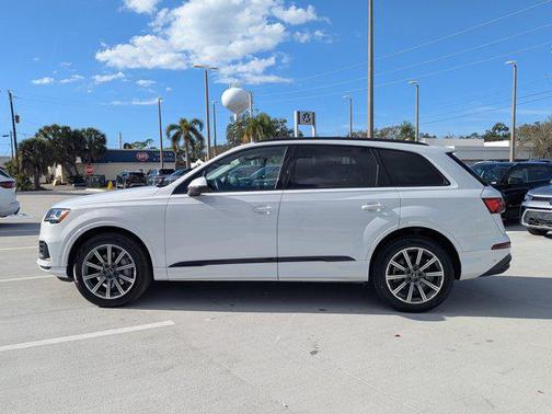 2023 Audi Q7 45 Premium Plus