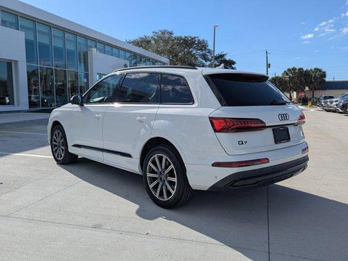 2023 Audi Q7 45 Premium Plus