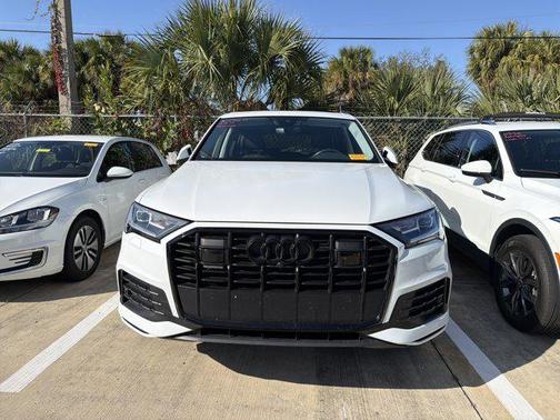 2023 Audi Q7 45 Premium Plus