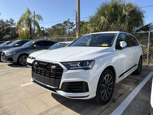 2023 Audi Q7 45 Premium Plus