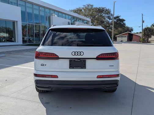 2023 Audi Q7 45 Premium Plus