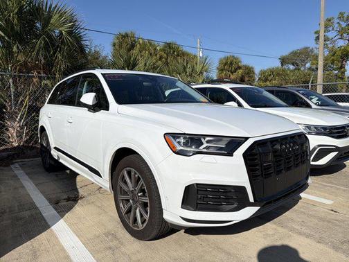 2023 Audi Q7 45 Premium Plus