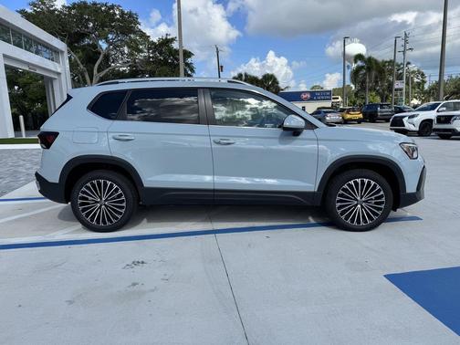 2025 Volkswagen Taos 1.5T SE