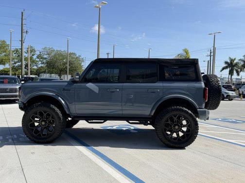 Azure Gray Metallic Tri-Coat 2023 Ford Bronco Outer Banks