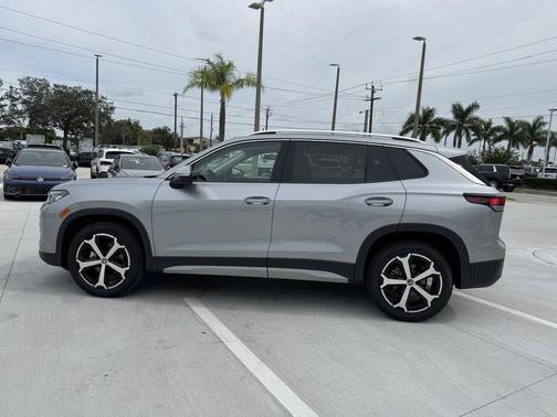 2025 Volkswagen Tiguan 2.0T SE