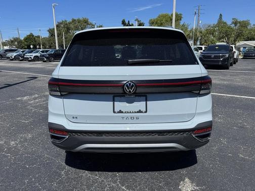 2025 Volkswagen Taos 1.5T SE
