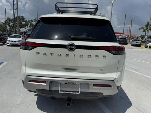 2024 Nissan Pathfinder SL FWD