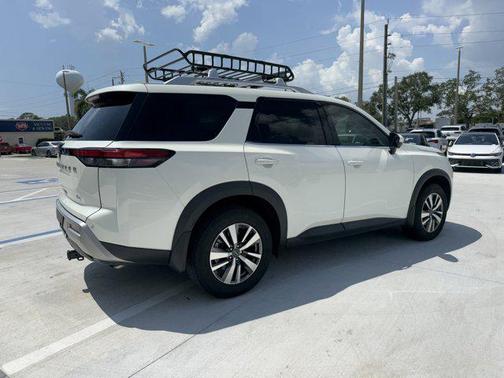 2024 Nissan Pathfinder SL FWD