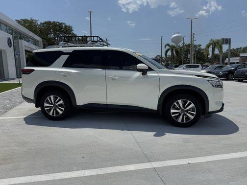 2024 Nissan Pathfinder SL FWD