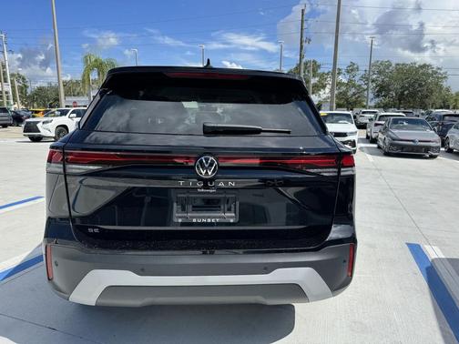 2025 Volkswagen Tiguan 2.0T SE