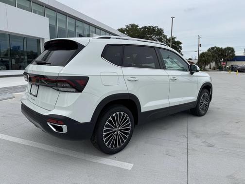 2025 Volkswagen Taos 1.5T SE