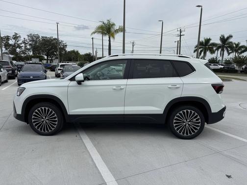 2025 Volkswagen Taos 1.5T SE