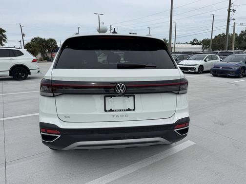 2025 Volkswagen Taos 1.5T SE