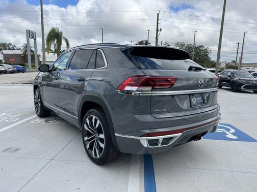 2022 Volkswagen Atlas Cross Sport 3.6L V6 SEL Premium R-Line