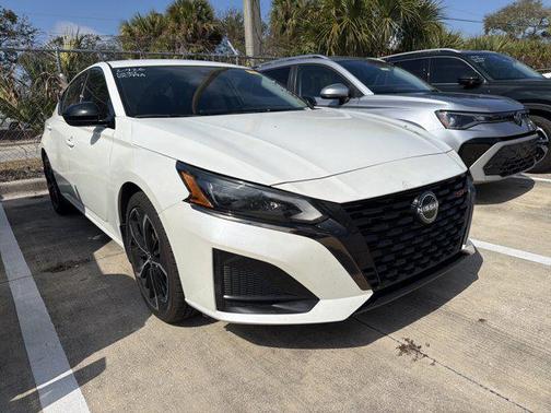 2023 Nissan Altima SR FWD