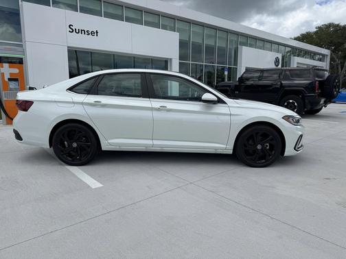 2025 Volkswagen Jetta 1.5T SE