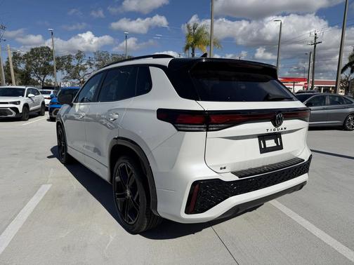 2025 Volkswagen Tiguan 2.0T SE R-Line Black