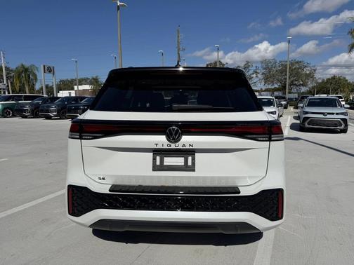 2025 Volkswagen Tiguan 2.0T SE R-Line Black