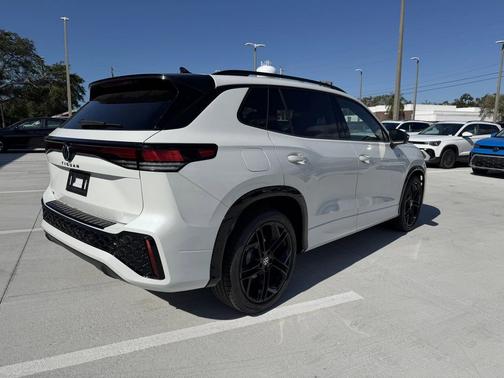 2025 Volkswagen Tiguan 2.0T SE R-Line Black