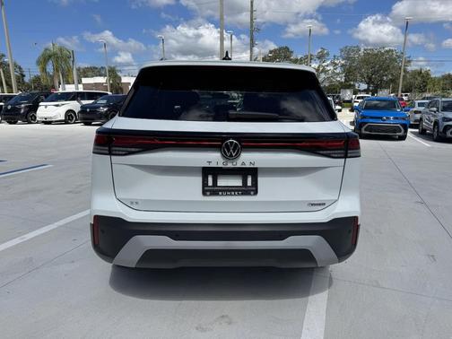 2025 Volkswagen Tiguan 2.0T SE 4MOTION